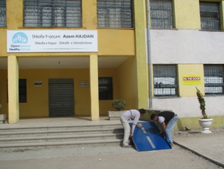 Vendoset ura e pare ne Shkollen Azem Hajdari